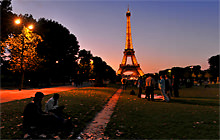Eiffel Tower at night, Paris - Virtual tour